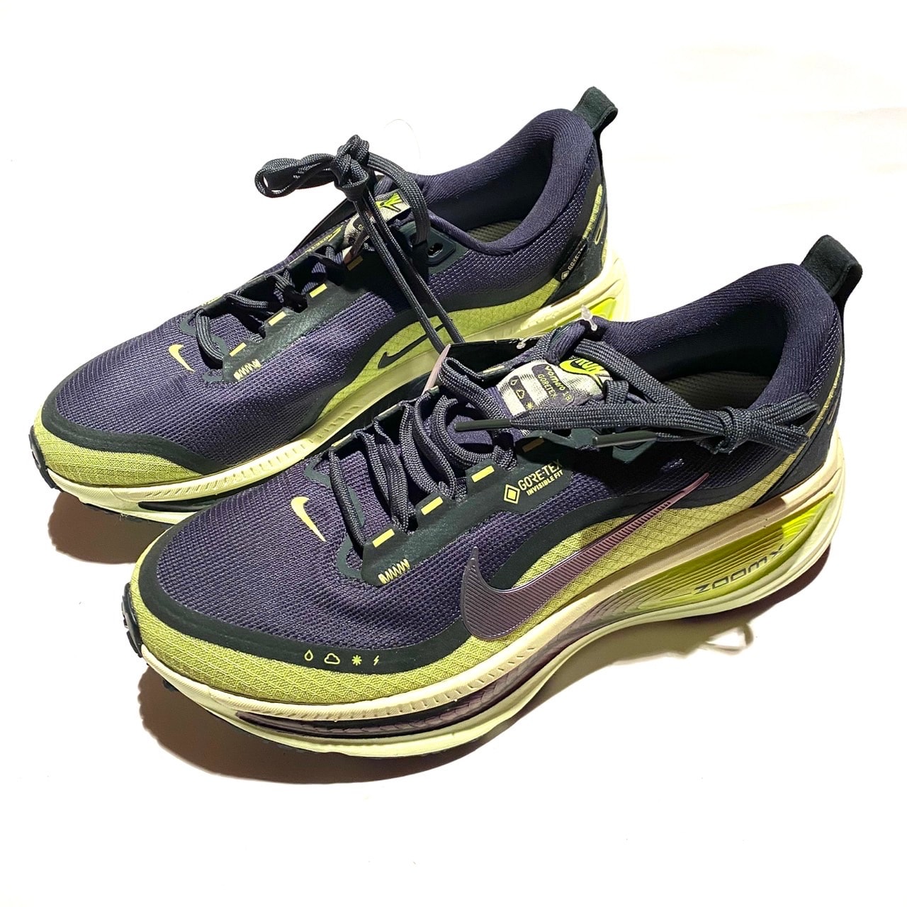 Nike Women's Vomero 18 GORE-TEX "Seaweed/Light Liquid Lime/Cyber/Seaweed"