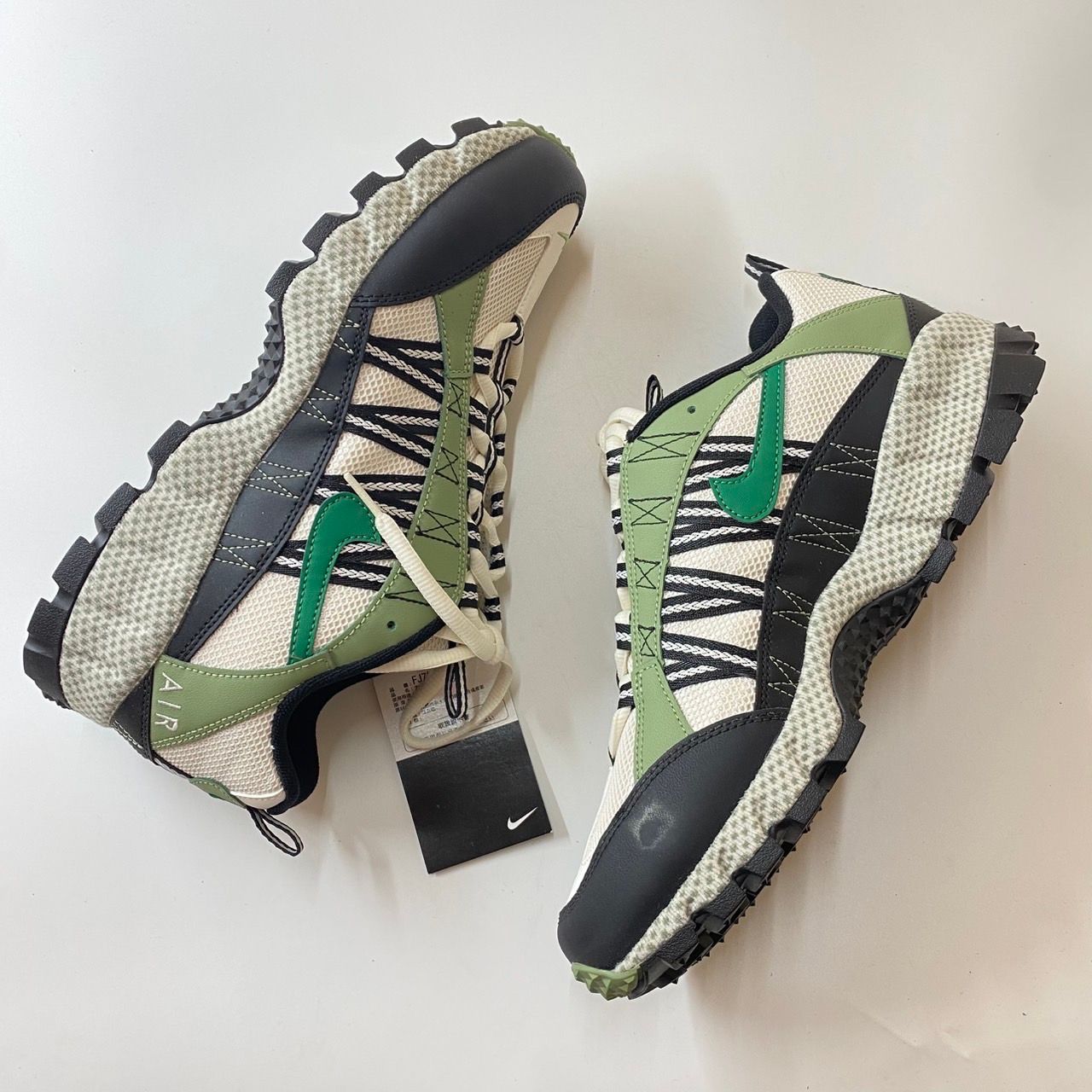 ナイキ エアフマラ "オイルグリーン アンド マラカイト"