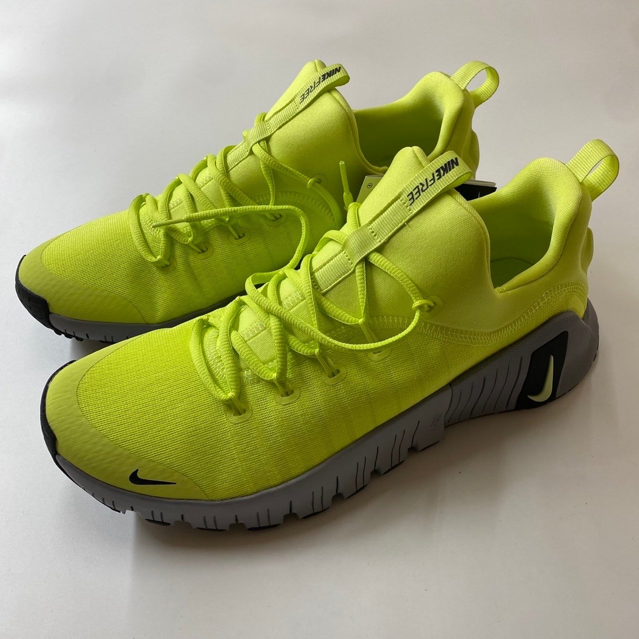 ナイキ フリー メトコン6 "ライトレモンツイスト/セメントグレー/ブラック"