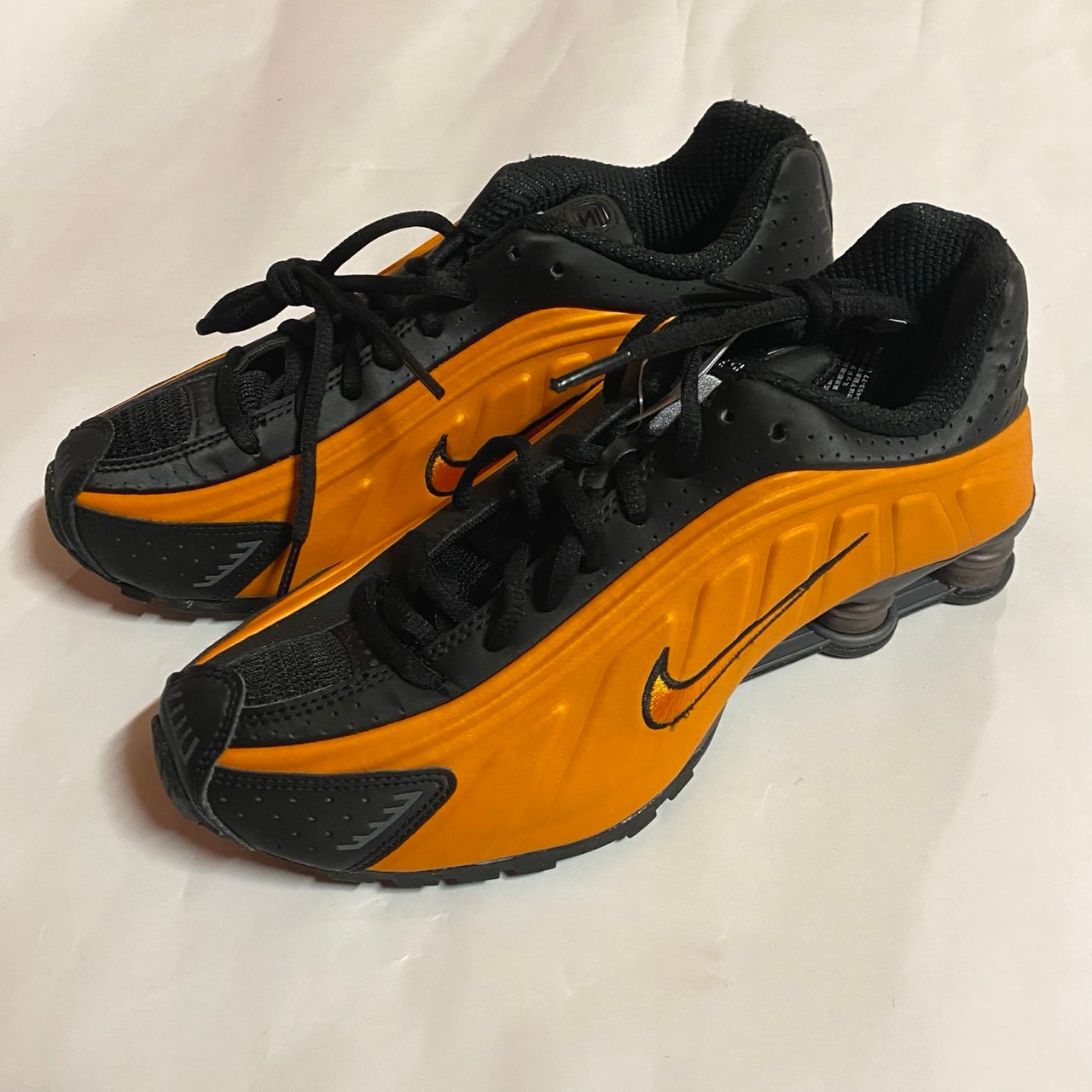 Nike Shox R4 "Bright Ceramic/Black/Metallic Dark Grey"