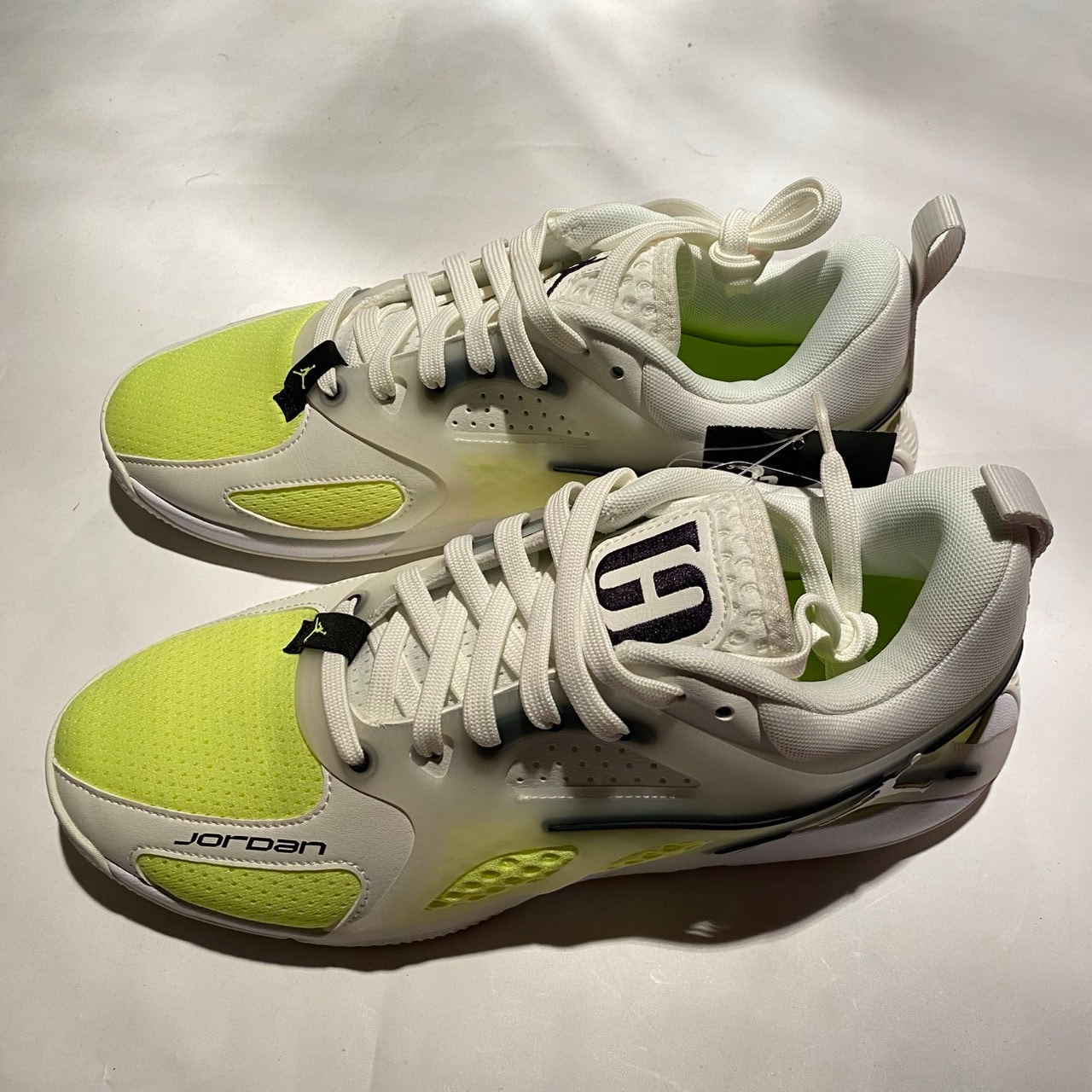 Nike Jordan Heir Series "White/Black Volt"