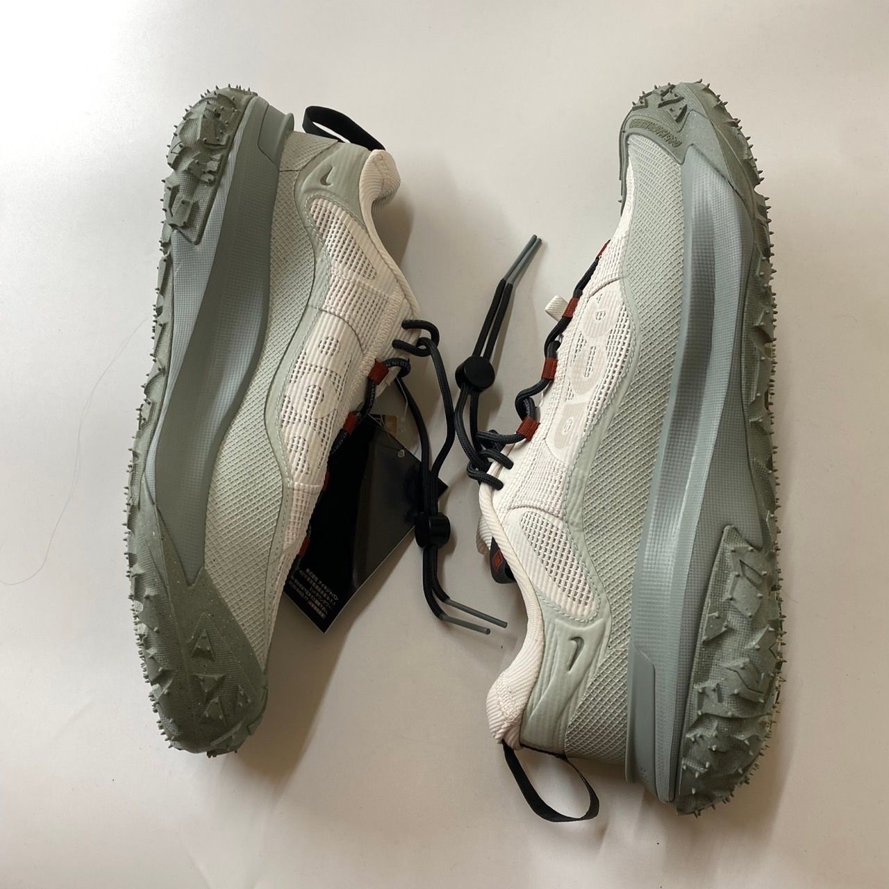 Nike ACG Mountain Fly 2 Low GORE-TEX "Phantom/Light Silver/Mica Green/Dark Smoke Grey"