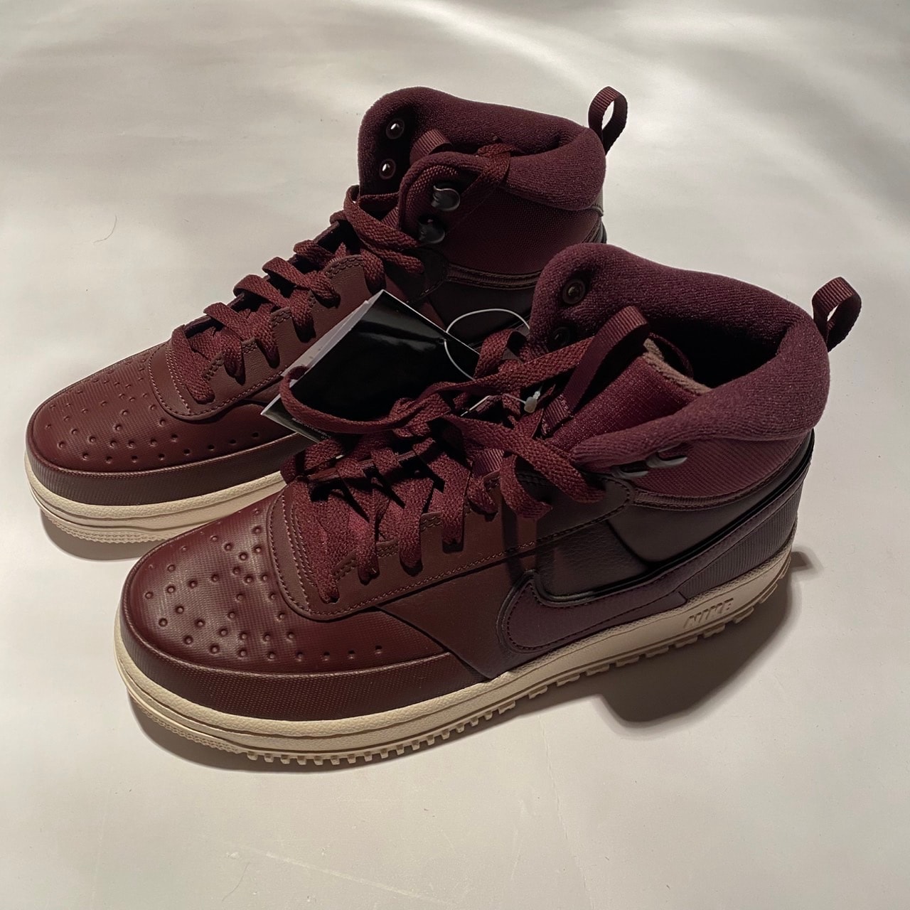 ナイキ コートビジョン ミッド ウィンター "バーガンディクラッシュ/プラムエクリプス/ファントム"