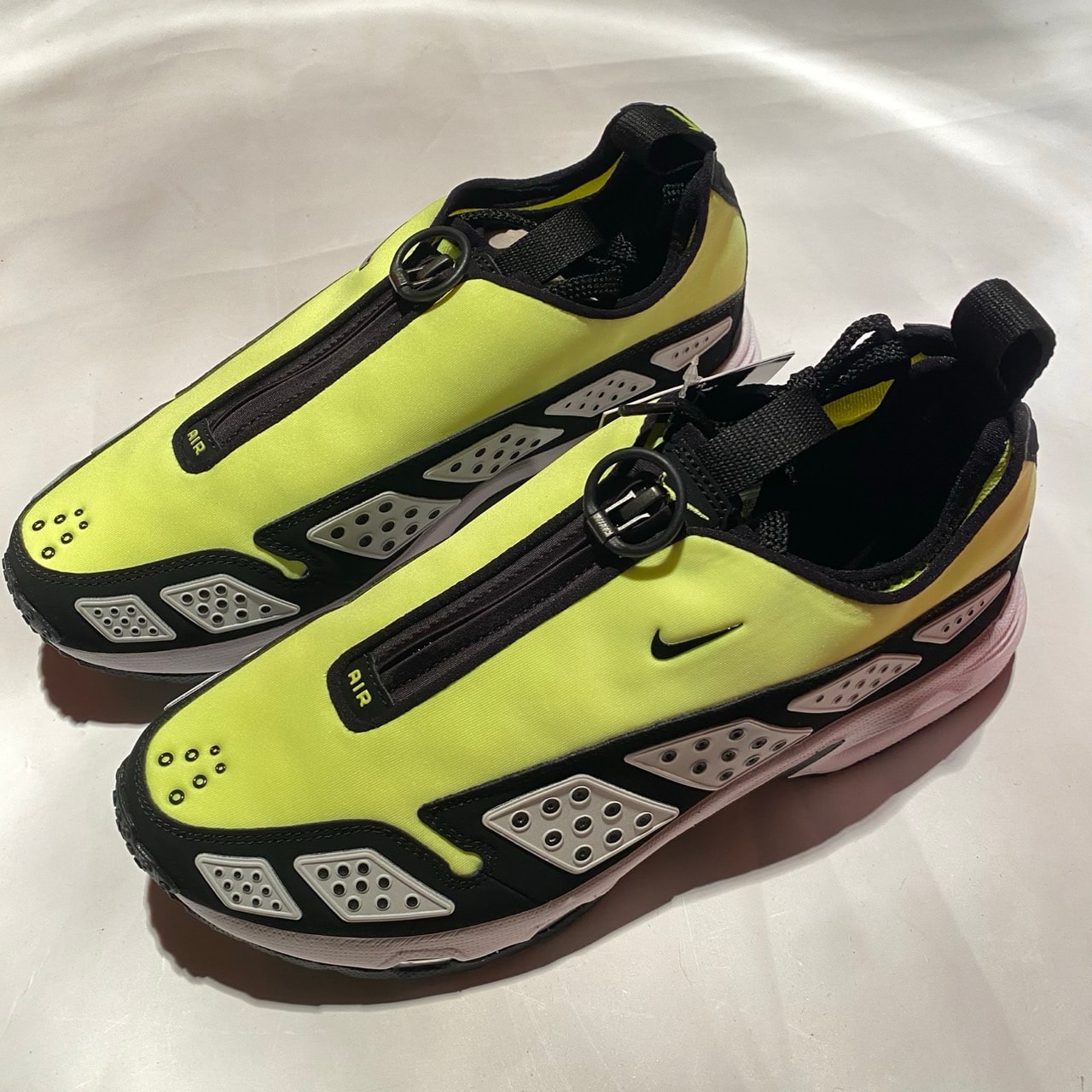Nike Women's Air Max SNDR "Volt and Black"