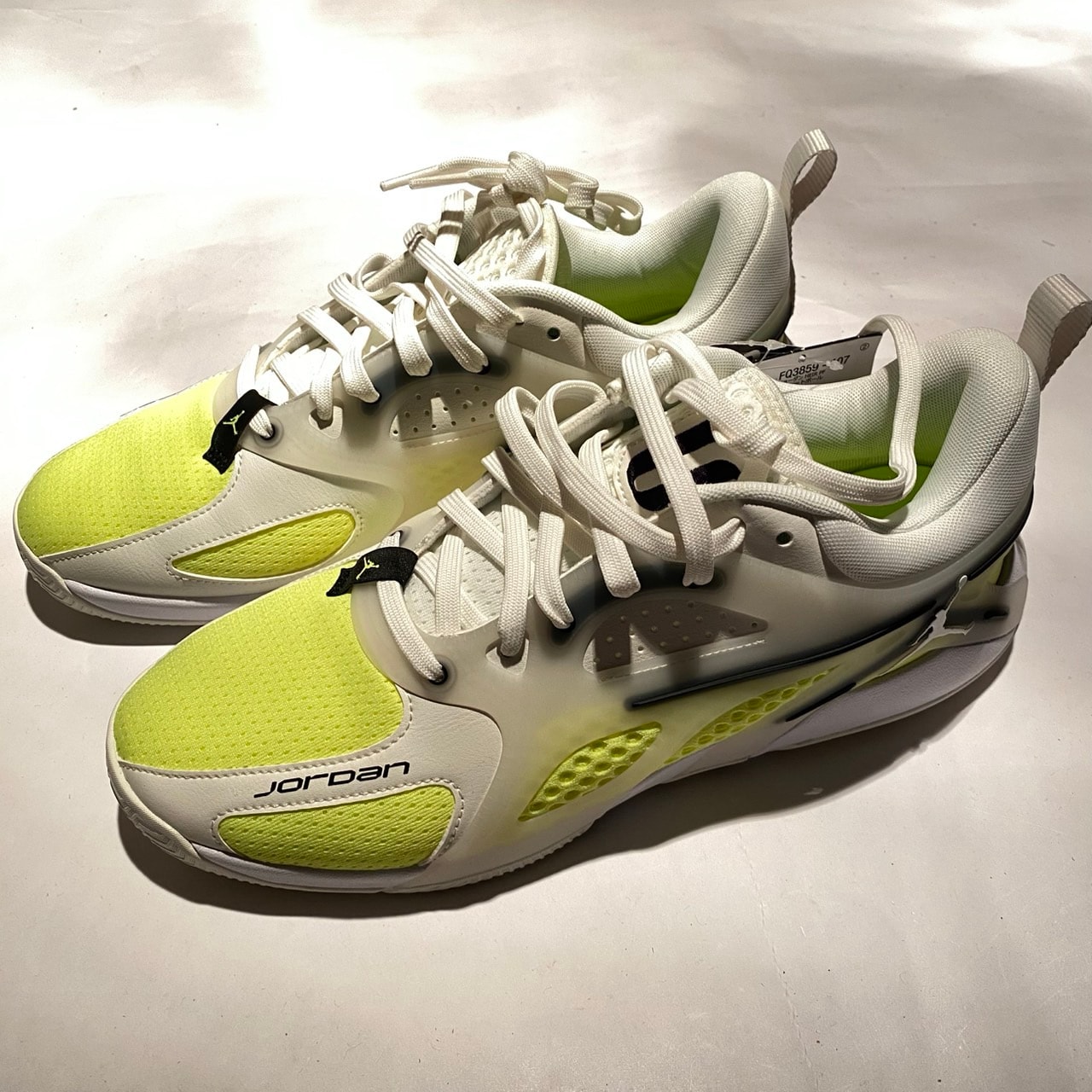 Nike Jordan Heir Series "White/Black Volt"