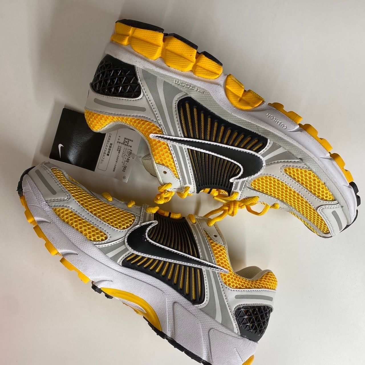 Nike Zoom Vomero 5 "University Gold"