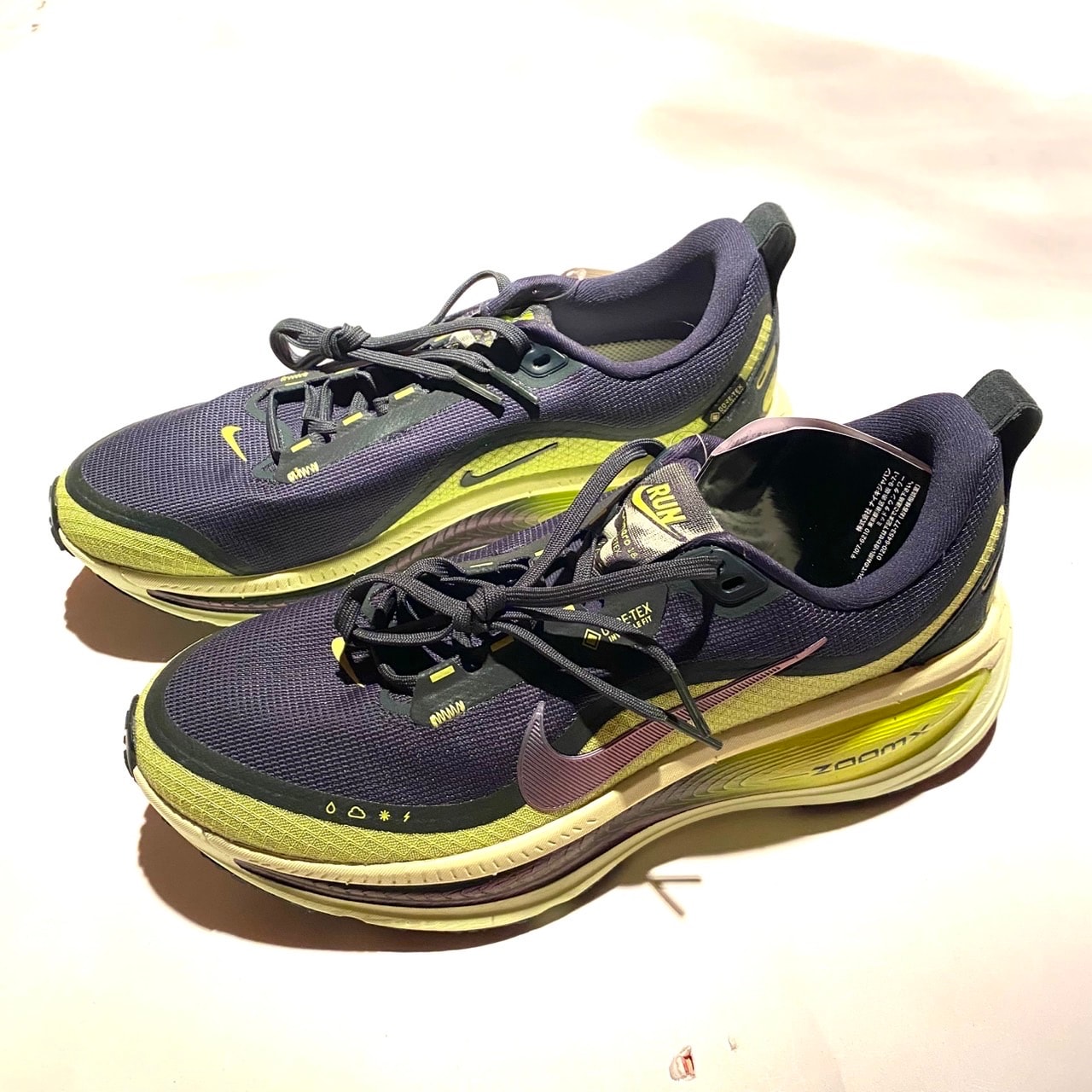 Nike Women's Vomero 18 GORE-TEX "Seaweed/Light Liquid Lime/Cyber/Seaweed"