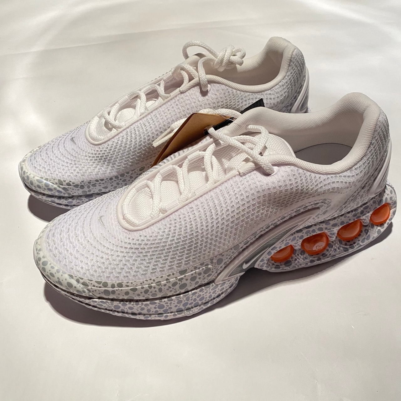 ナイキ エアマックスDN PRM エレクトリック "ホワイト/メタリックシルバー"