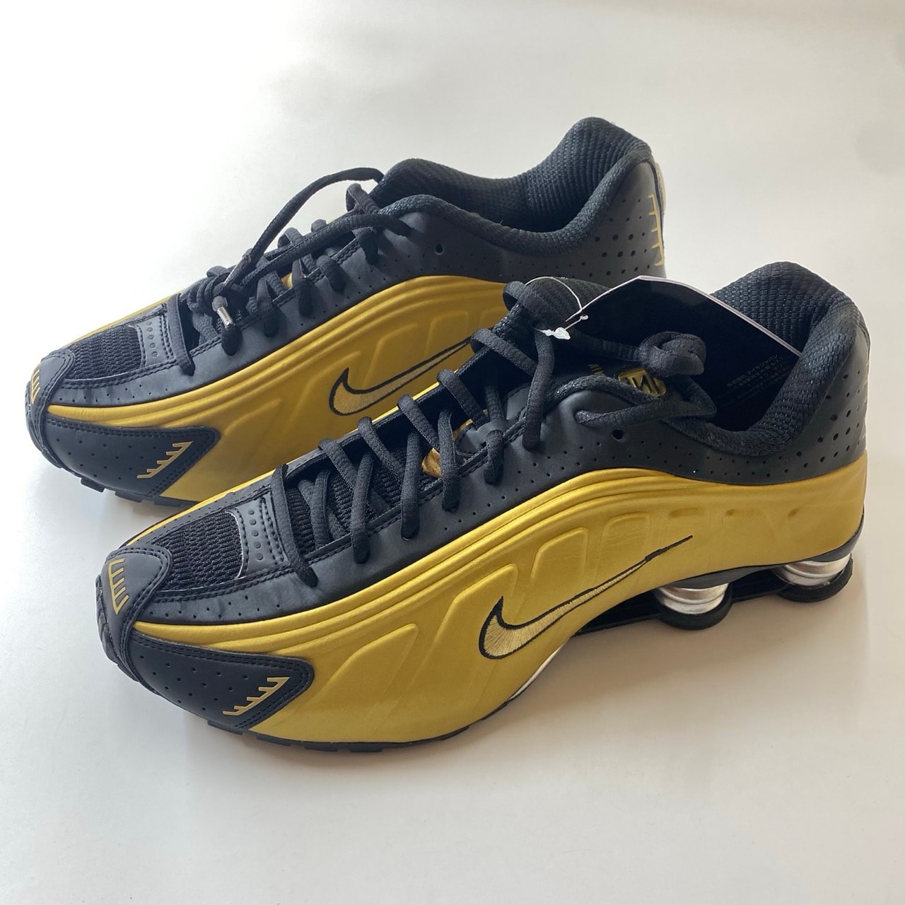 Nike Women's Shox R4 "Black/Metallic Silver/Metallic Gold"