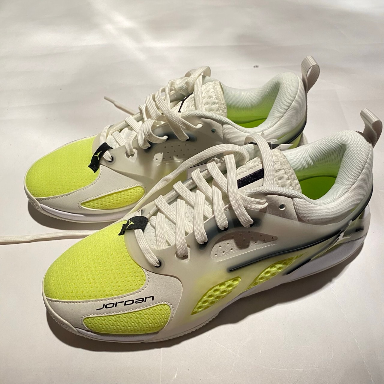 Nike Jordan Heir Series "White/Black Volt"