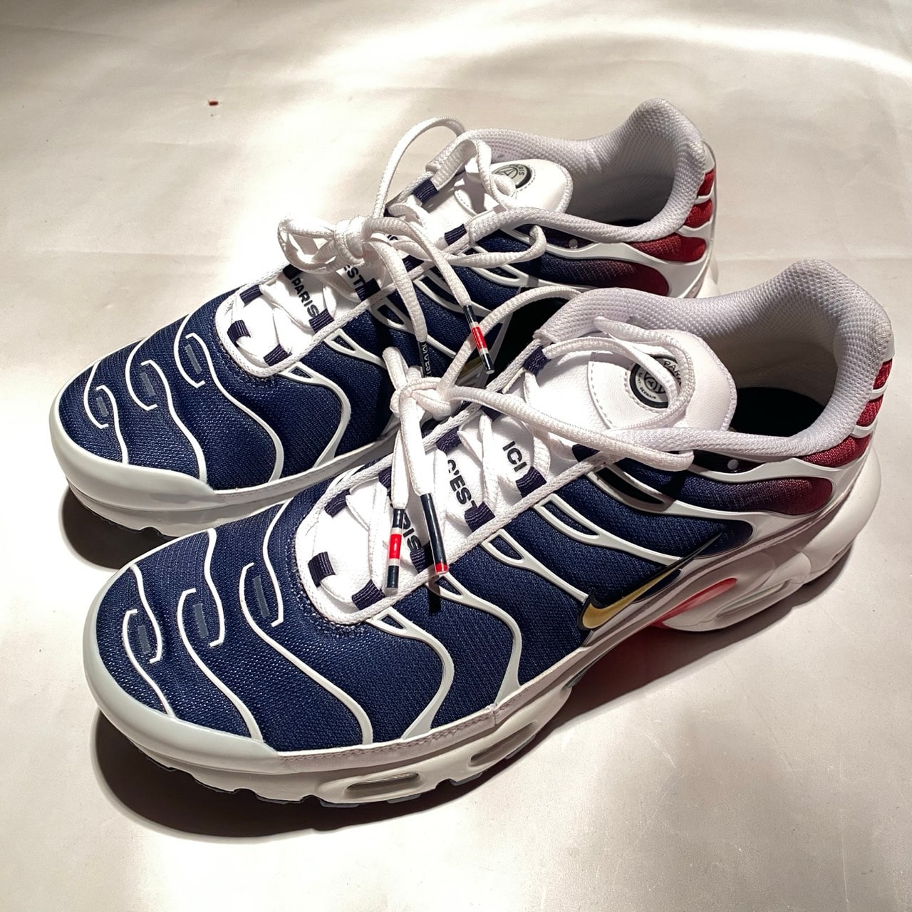 Paris Saint-Germain (PSG) × Nike Air Max Plus "White/Midnight Navy/University Red/Metallic Gold"