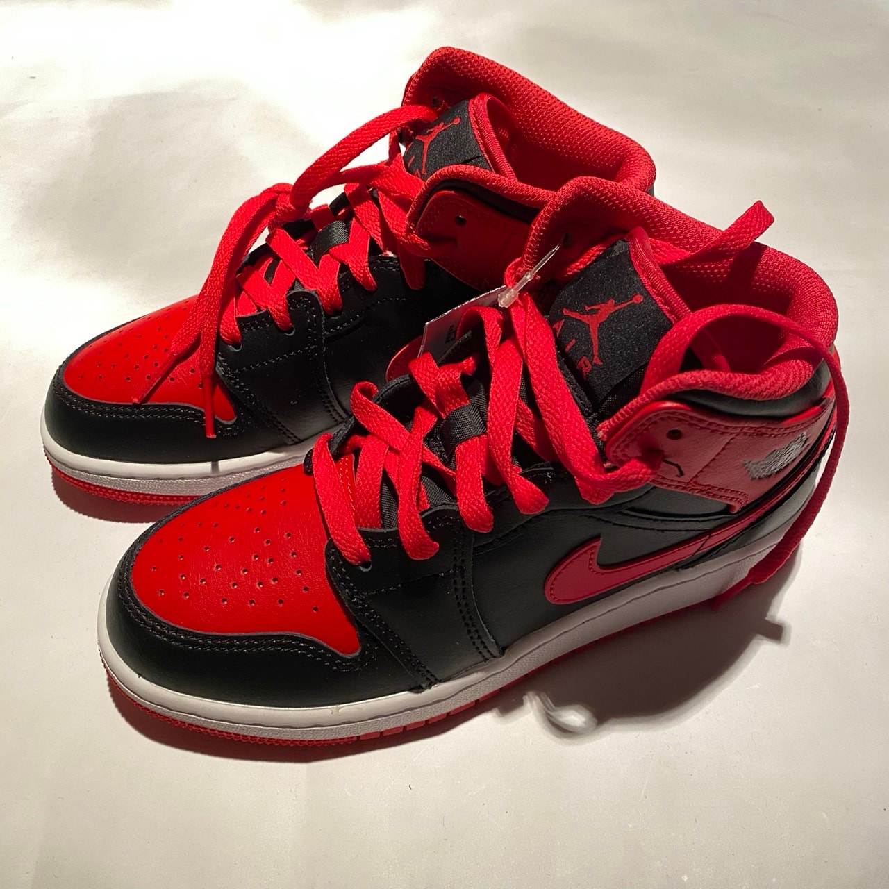 Nike GS Air Jordan 1 Mid "Bred Toe"