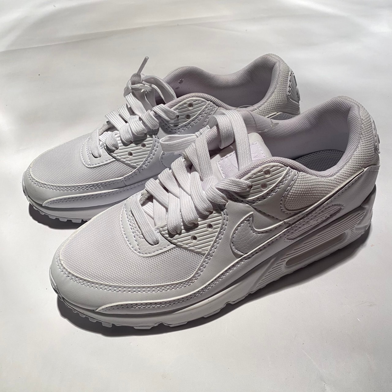 ナイキ ウィメンズ エアマックス90 "トリプルホワイト"