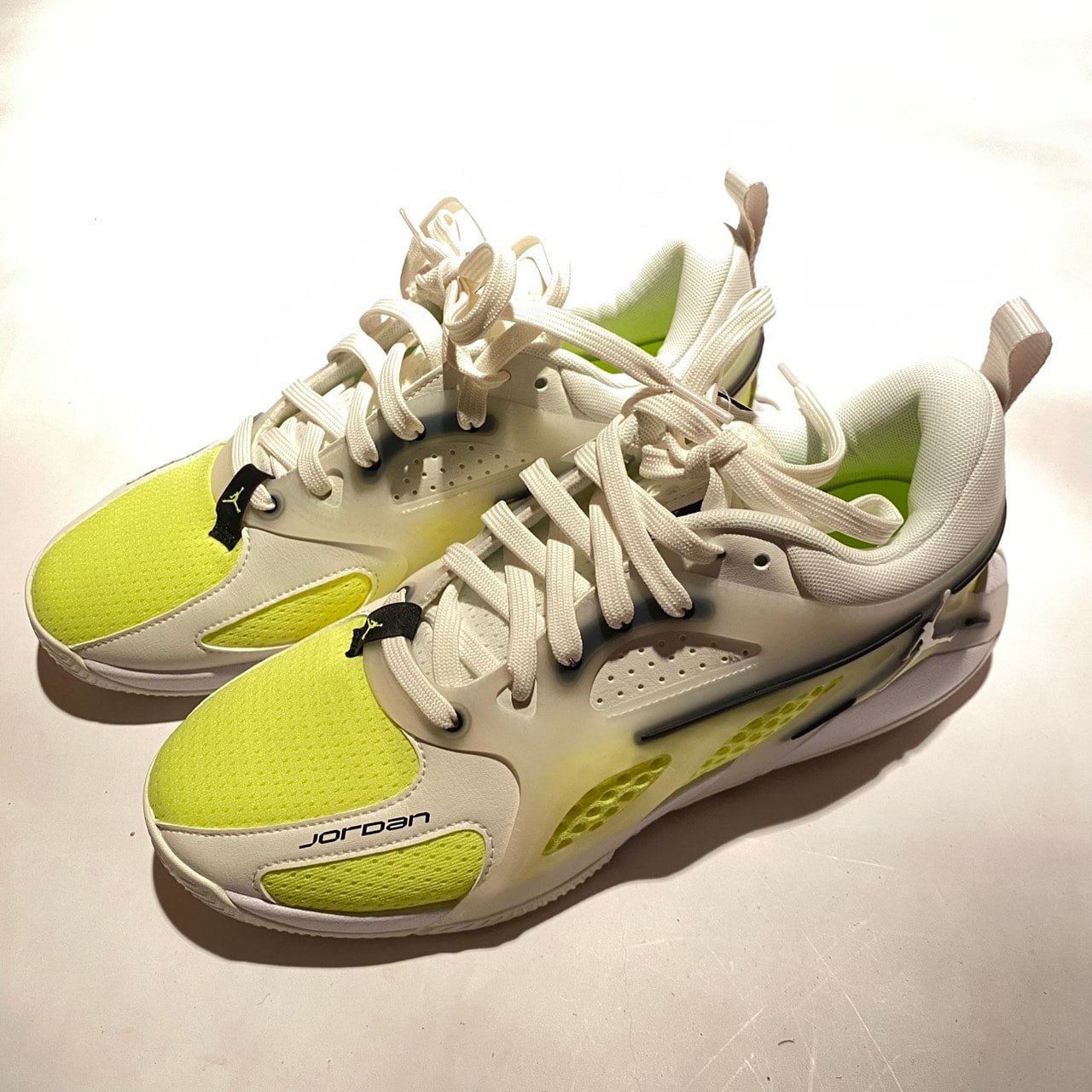 Nike Jordan Heir Series "White/Black Volt"