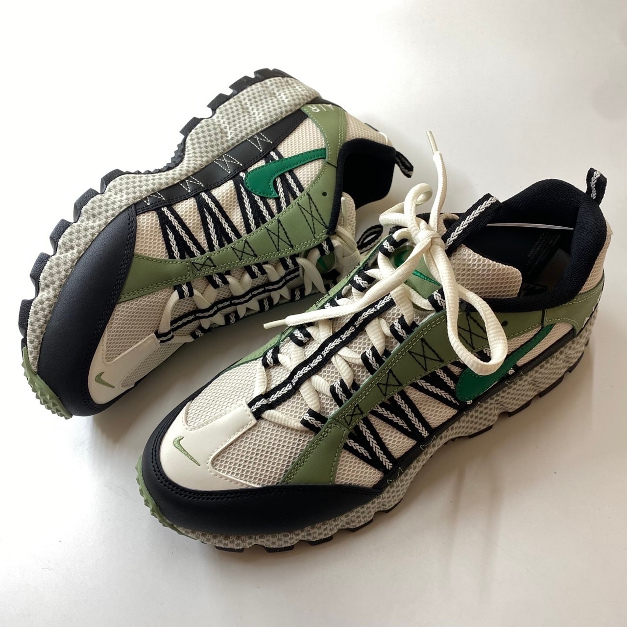 ナイキ エアフマラ "オイルグリーン アンド マラカイト"