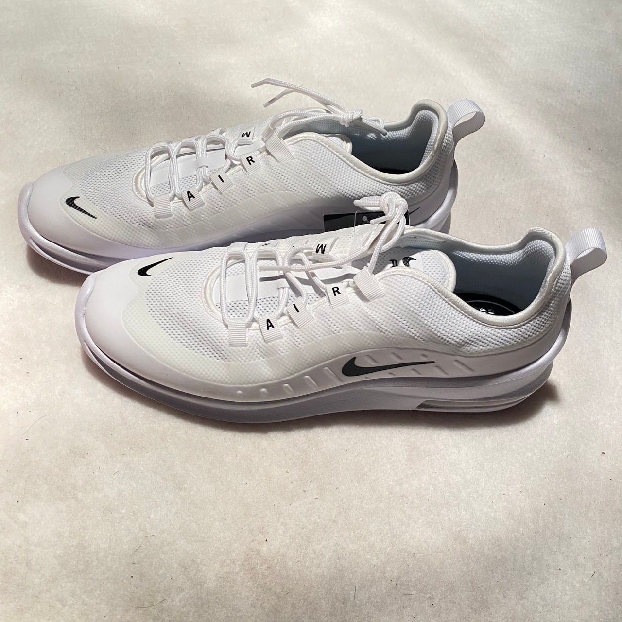 Nike Air Max Axis "White/Black"