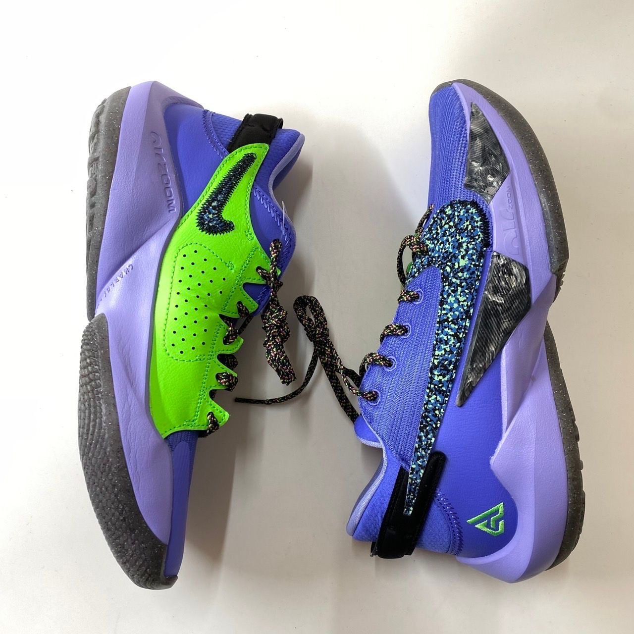 NIKE ZOOM FREAK 4 ヤニス・アデトクンボ 25.5cm バッシュ Freak(フリーク) 人気・新作スニーカー 新品/中古通販