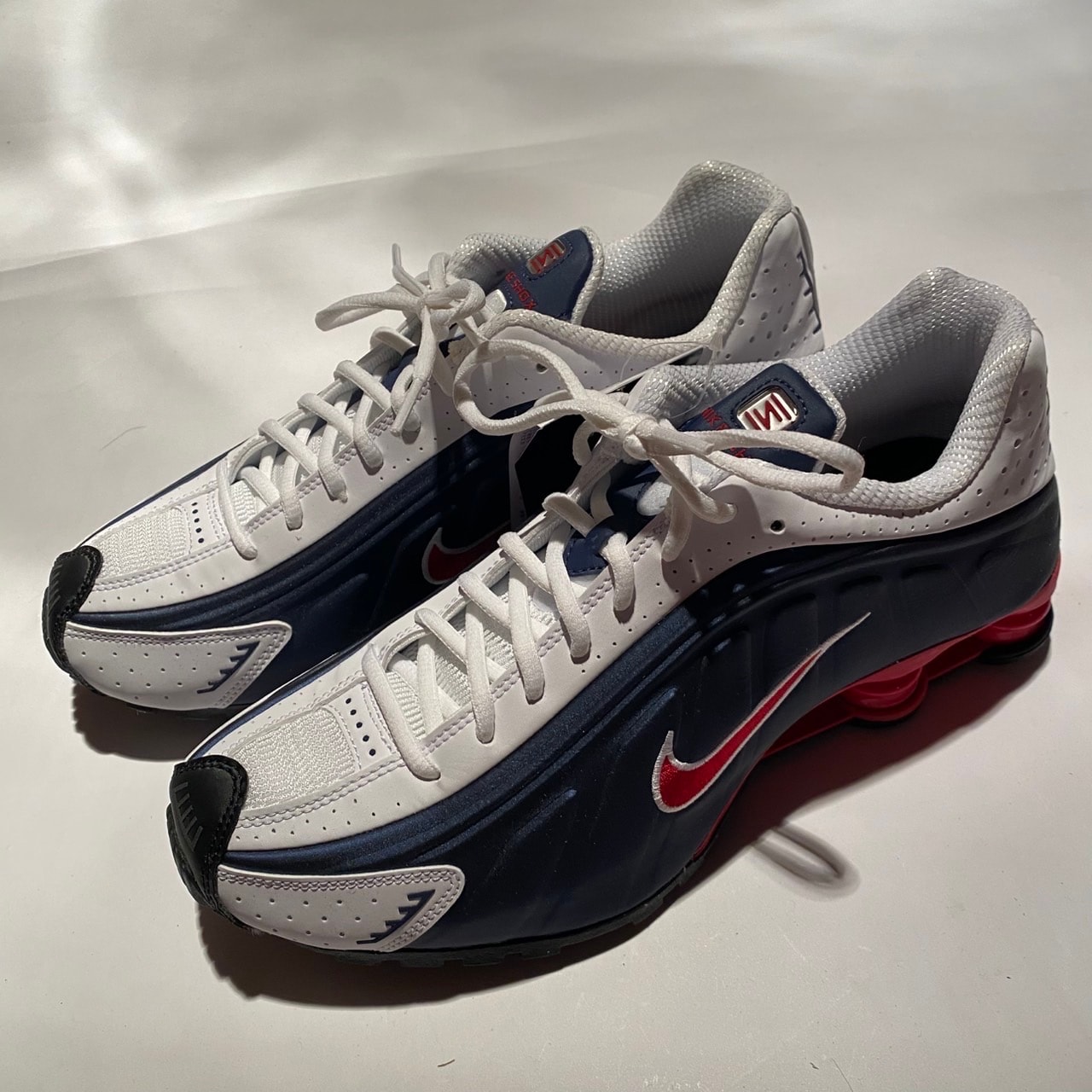 ナイキ ショックス R4 "USA"