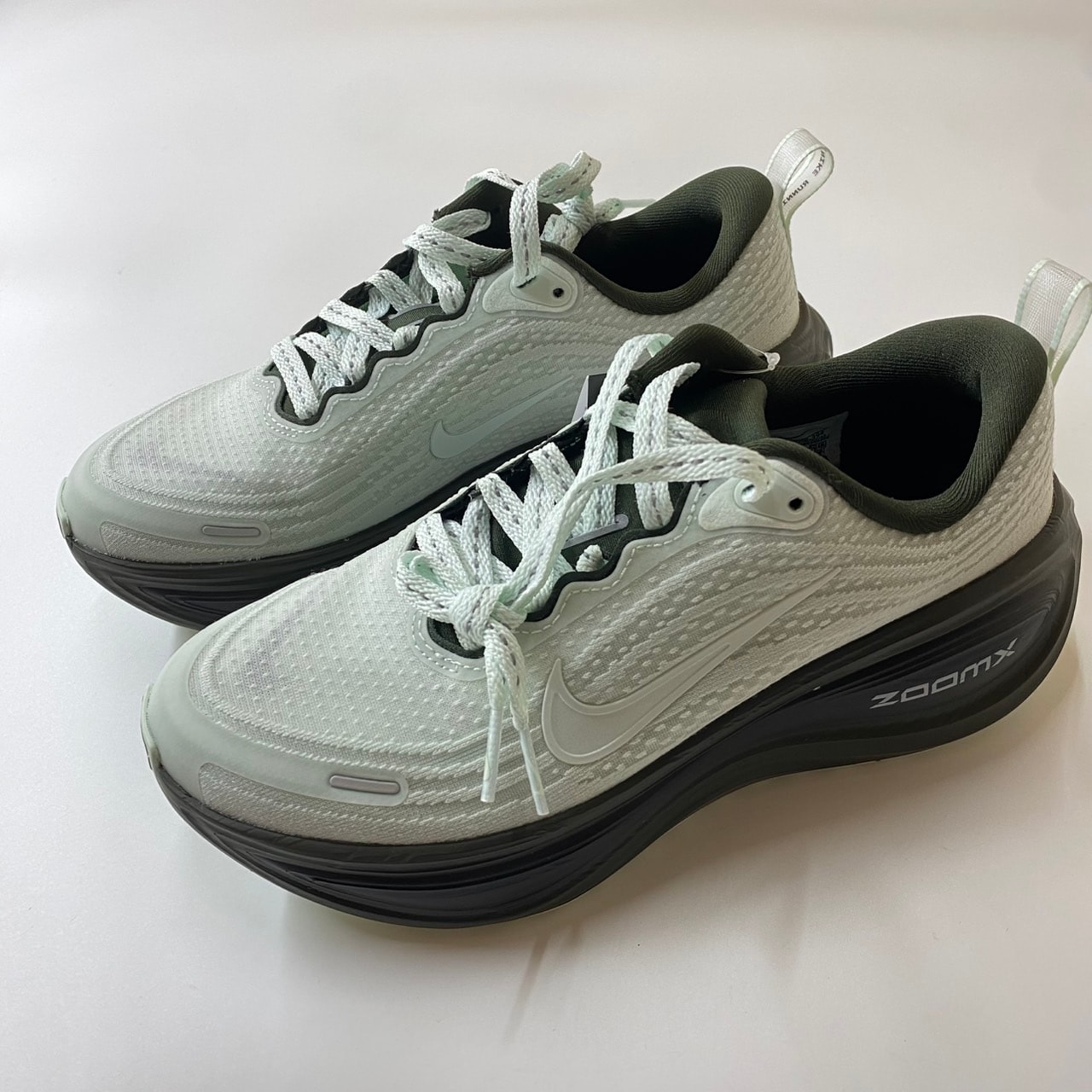 ナイキ ボメロプラス (NIKE Vomero Plus) の新作・中古通販