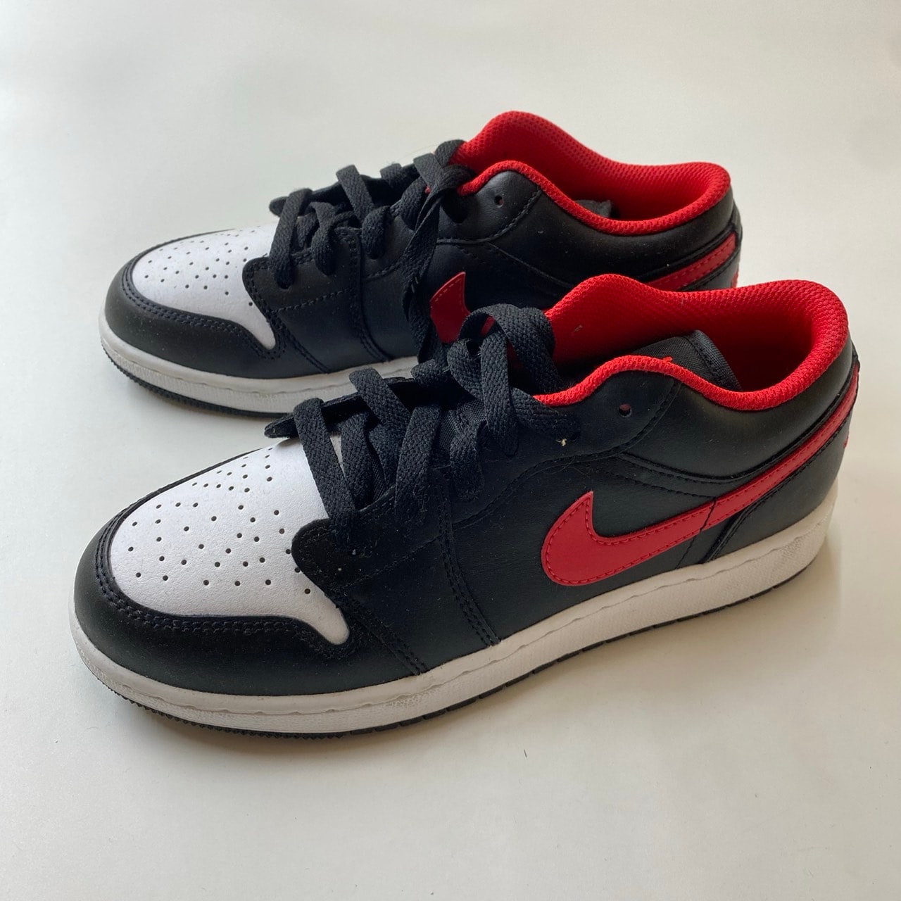 Nike GS Air Jordan 1 Low "White Toe"