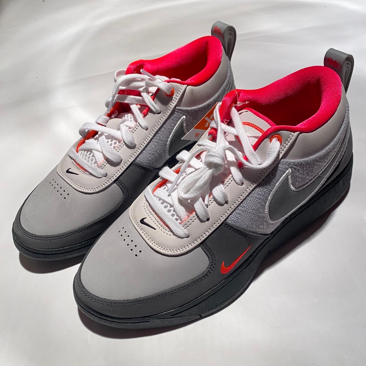 Nike Book 1 "Solar Red" (IR0838-001/IR0839-001)