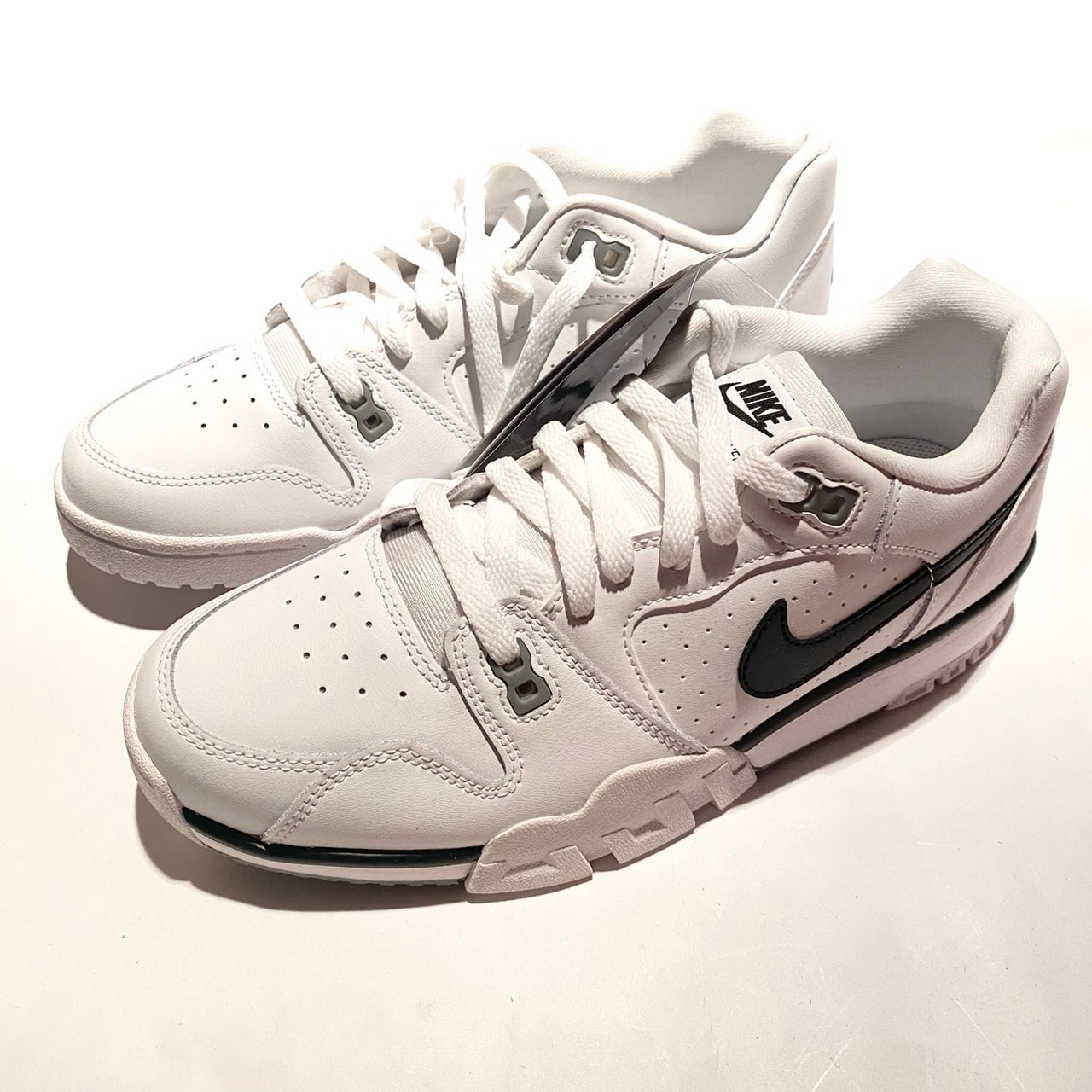 ナイキ クロス トレーナー LOW 28.5㎝ 新品 ホワイト/グレー 1383 ナイキ クロス トレーナー ロー 