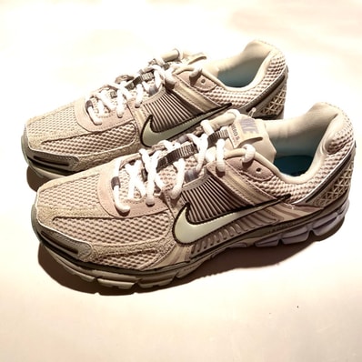 Nike Zoom Vomero 5 SE "Light Ore Wood Brown/Dark Stucco/Light Pumice"