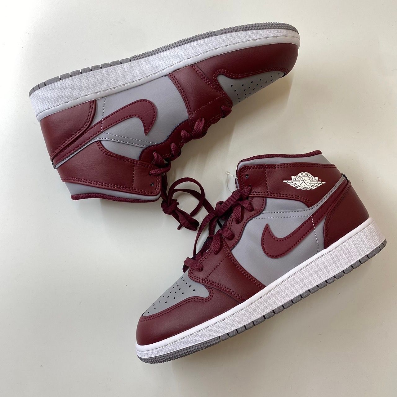 Nike GS Air Jordan 1 Mid "Team Red"
