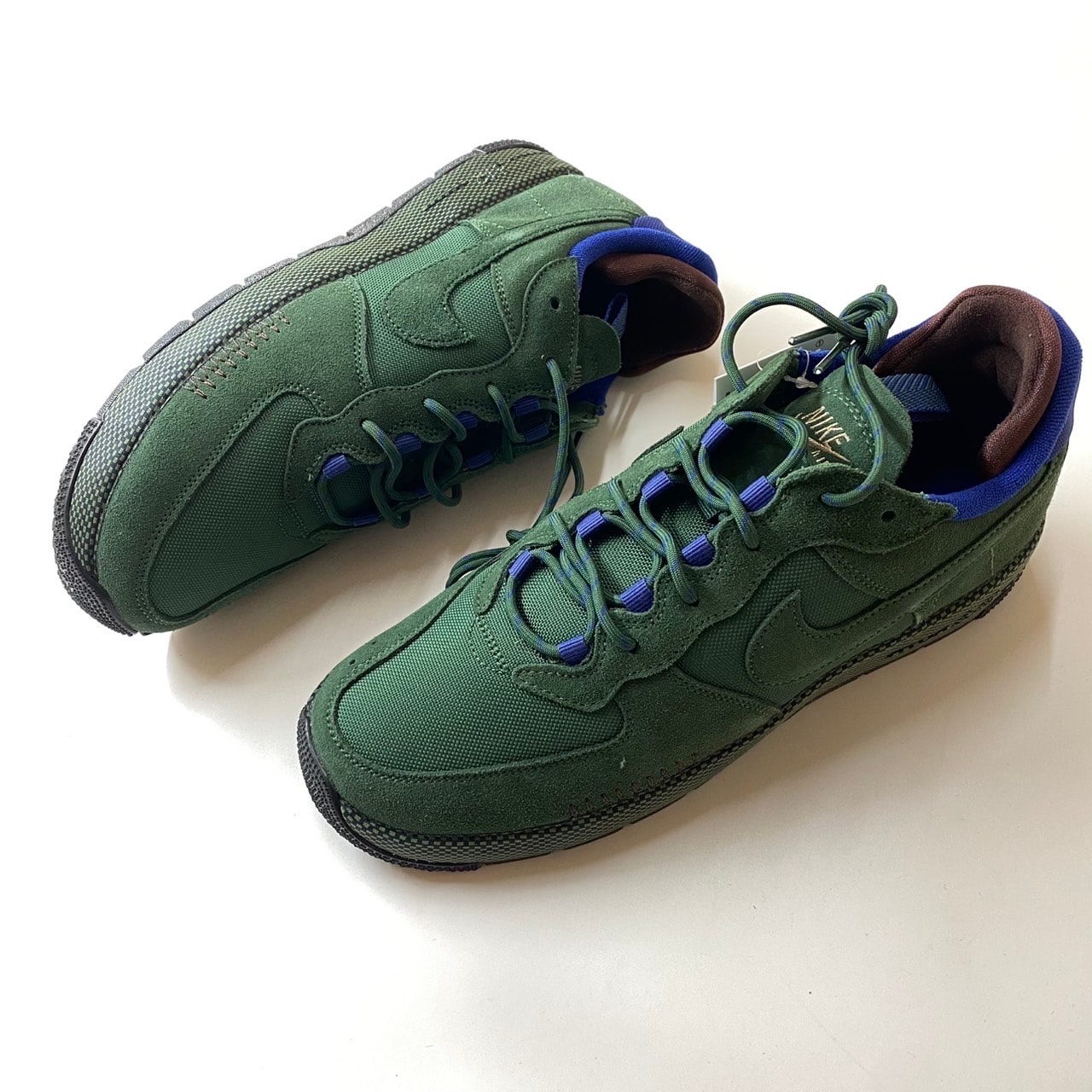 ナイキ ウィメンズ エアフォース1 ワイルド "モスグリーン"