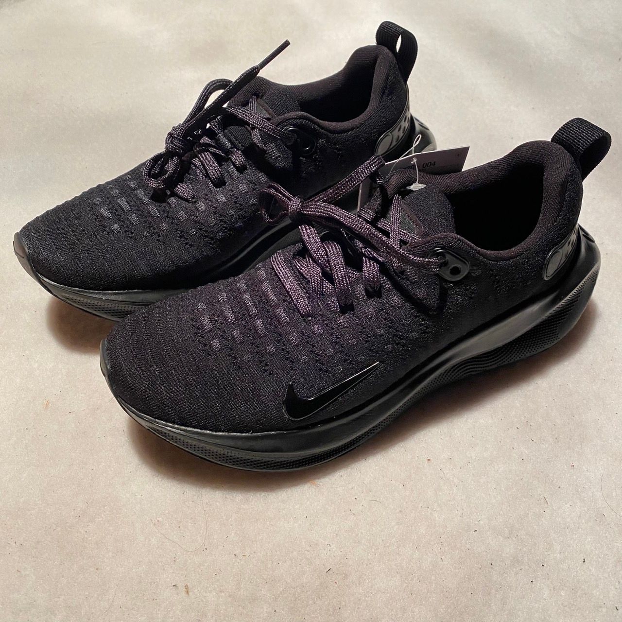 ナイキ ウィメンズ インフィニティラン4 "ブラック/アンスラサイト"