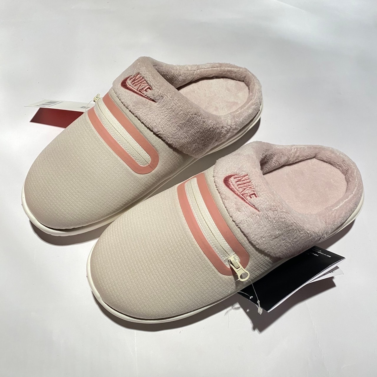 ナイキ ウィメンズ バロウ "ライト オレウッド ブラウン/セイル"