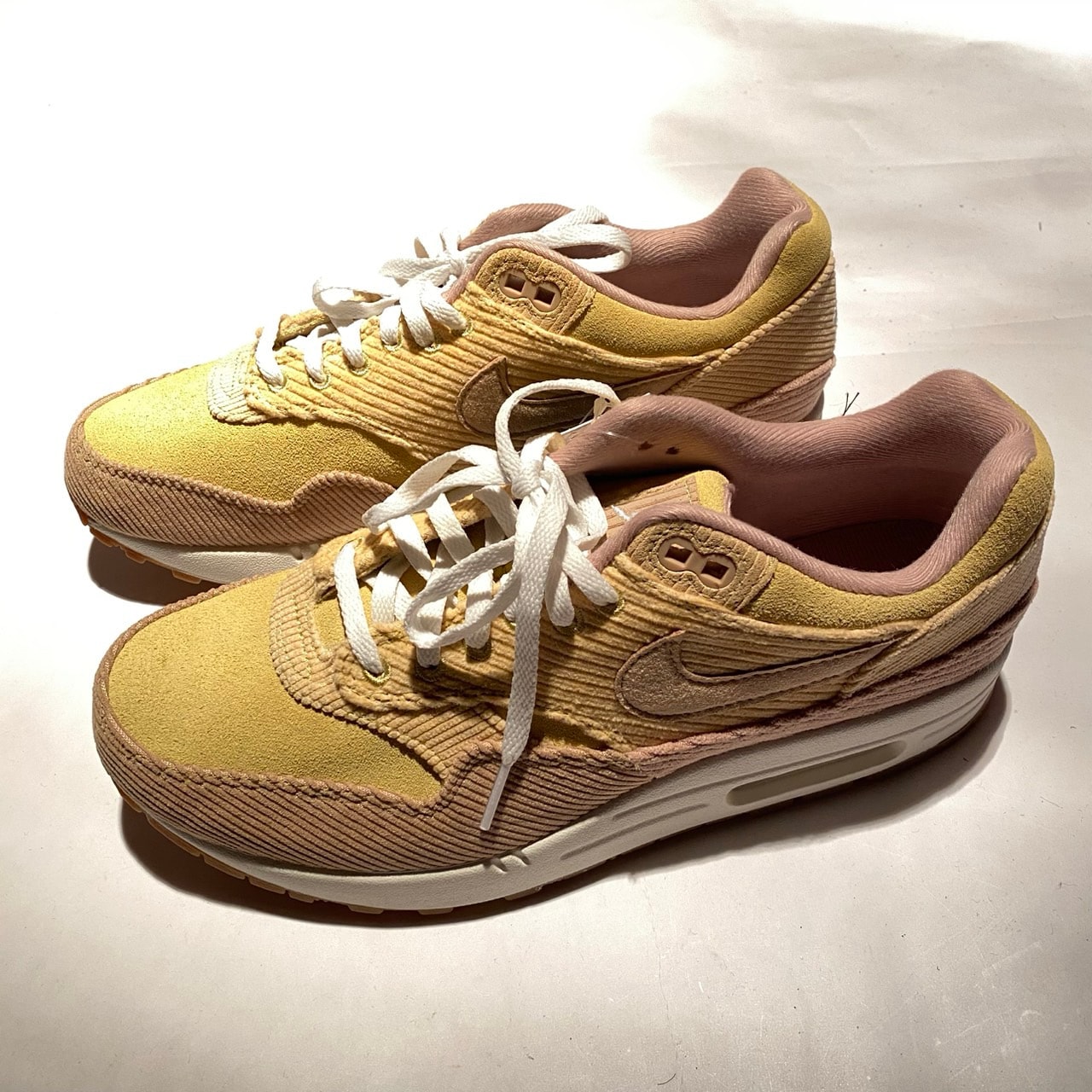 Nike Women's Air Max 1 SE "Buff Gold/Sesame/Gum Medium Brown/Hemp"