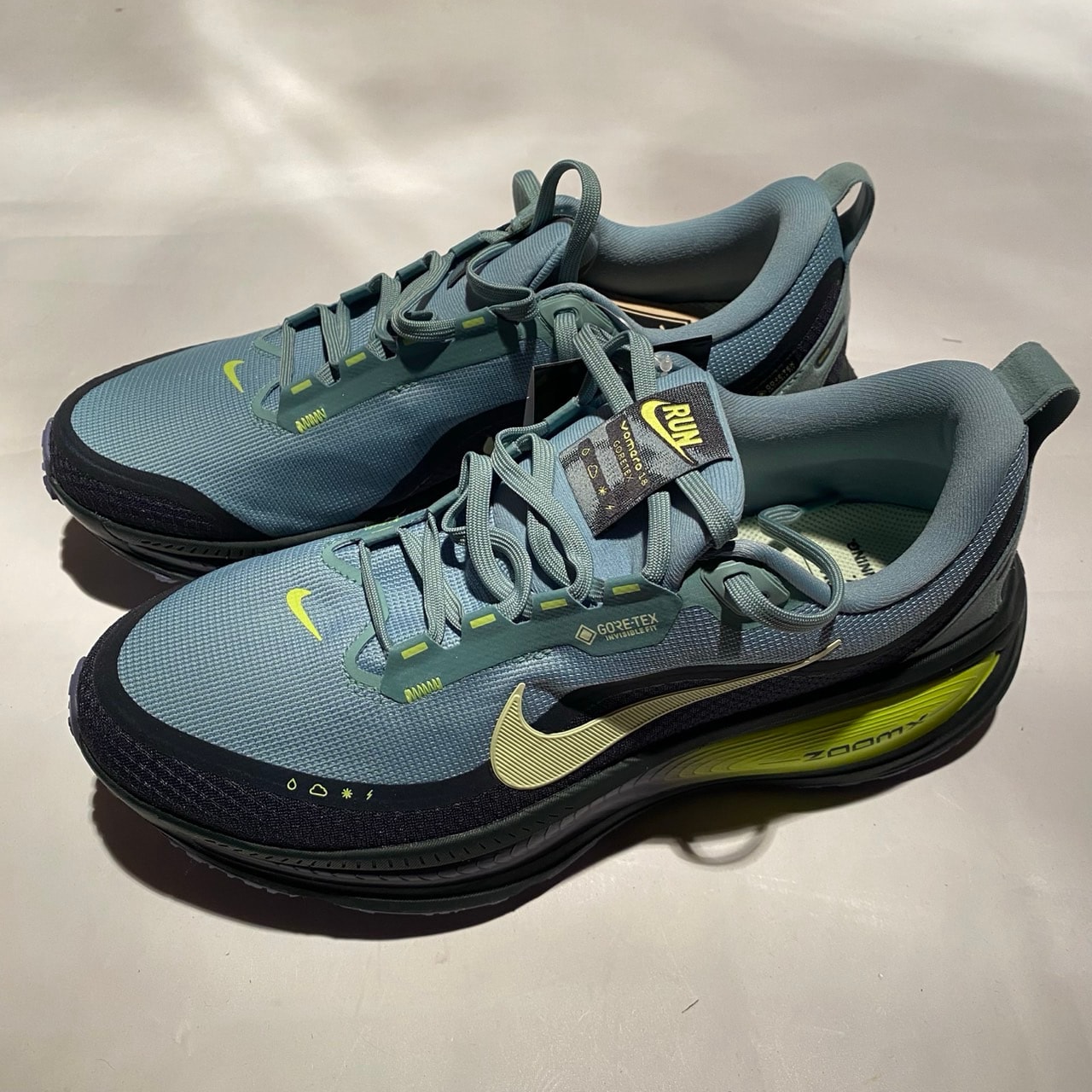 Nike Vomero 18 GORE-TEX "Seaweed/Cannon/Volt/Barely Volt"