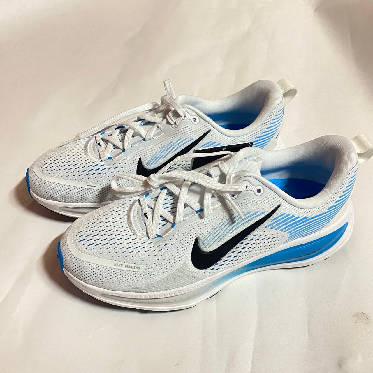 Nike GS Vomero 18 "White/Black/Pure Platinum/Blue Hero"