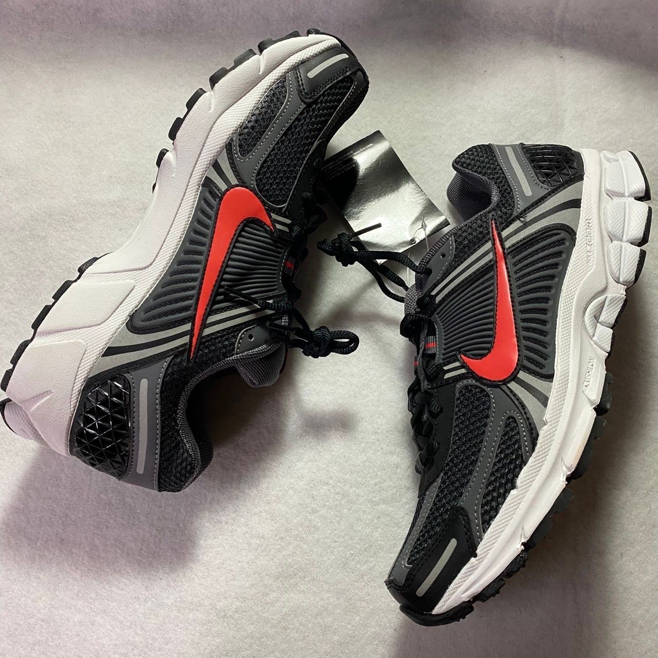 Nike Zoom Vomero 5 "Black and Picante Red"