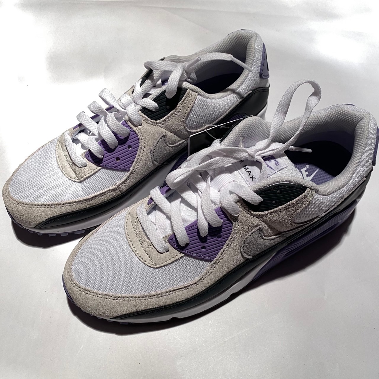 Nike Air Max 90 "White/Dusty Amethyst/Photon Dust/Light Smoke Grey"