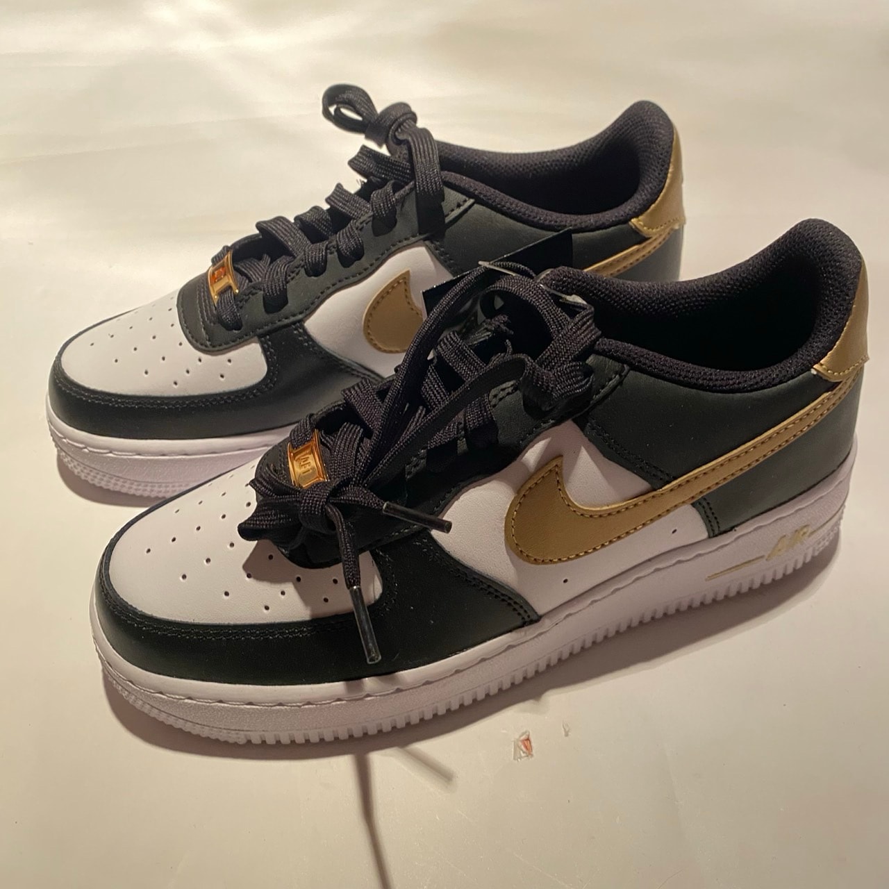 Nike GS Air Forse 1 "Black/White/Metallic Gold"