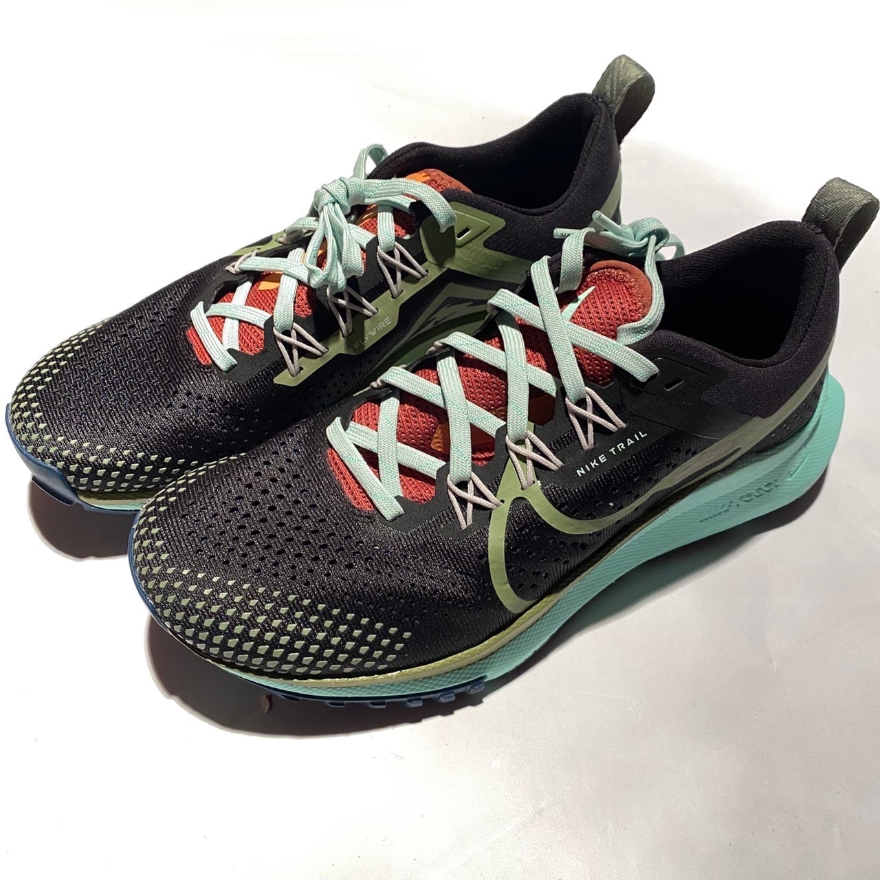 ナイキ ウィメンズ ペガサストレイル4 "ブラック/キャニオンラスト"