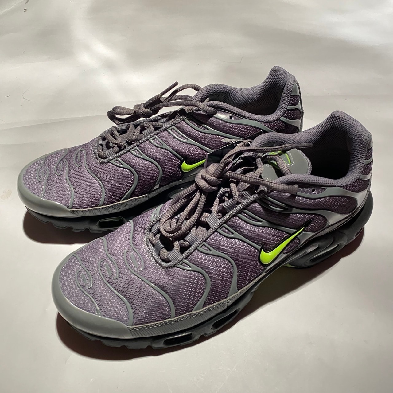 Nike Air Max Plus "Smoke Grey/Volt"