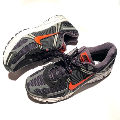 Nike Zoom Vomero 5 "Black and Picante Red"