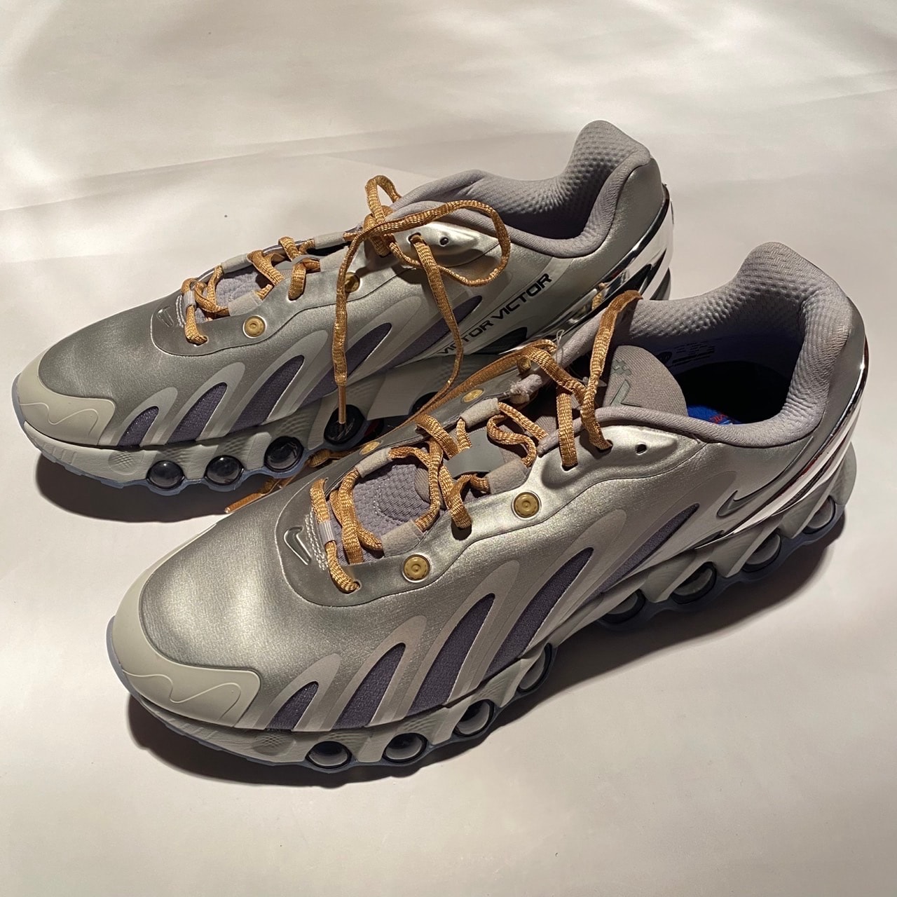 Victor Victor Worldwide × Nike Air Max DN8 "Tokyo/Metallic Silver"