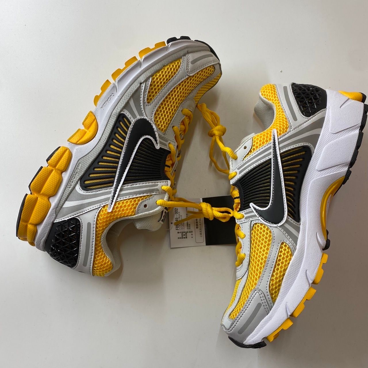 Nike Zoom Vomero 5 "University Gold"