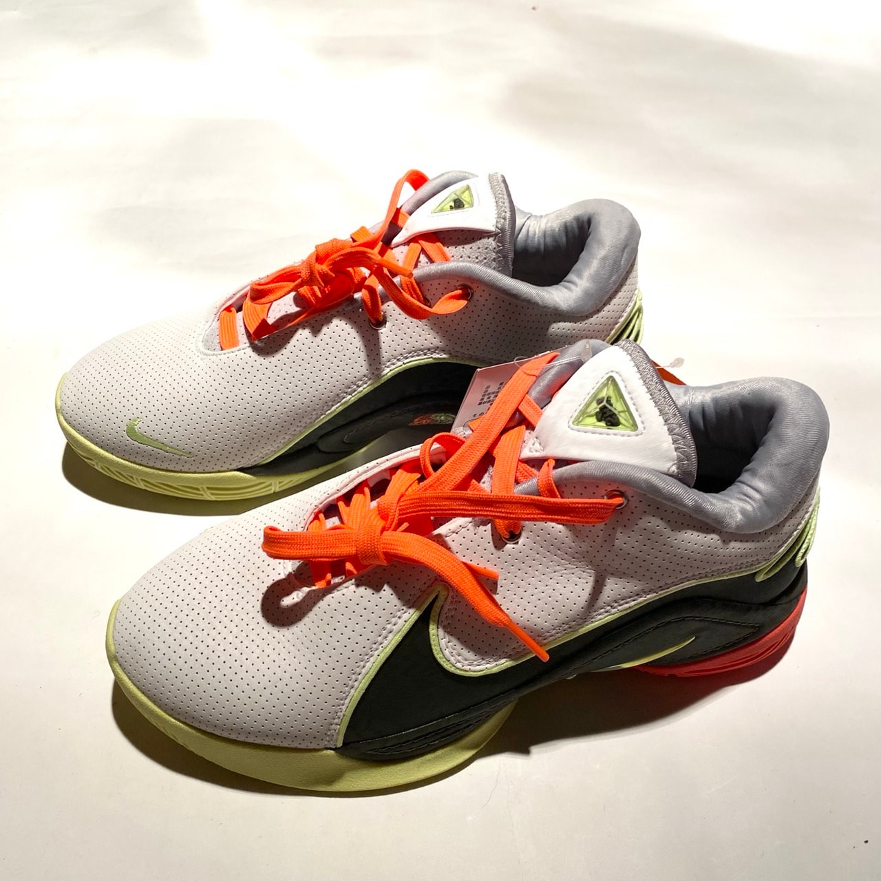 Nike LeBron 22 "Crown Jewel" (FZ1094-101/FZ1095-101)