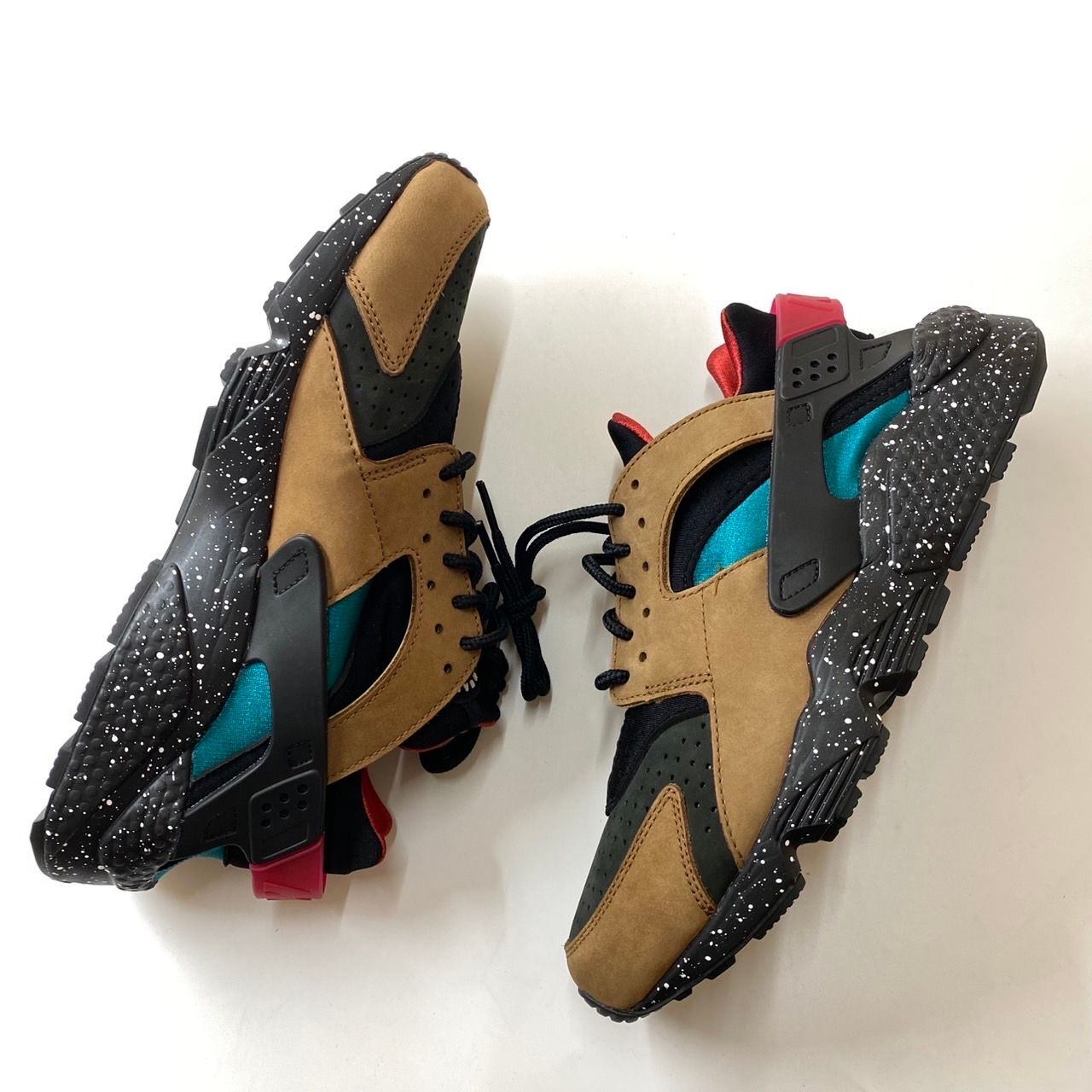 Nike Air Huarache "Light British Tan and Geode Green"