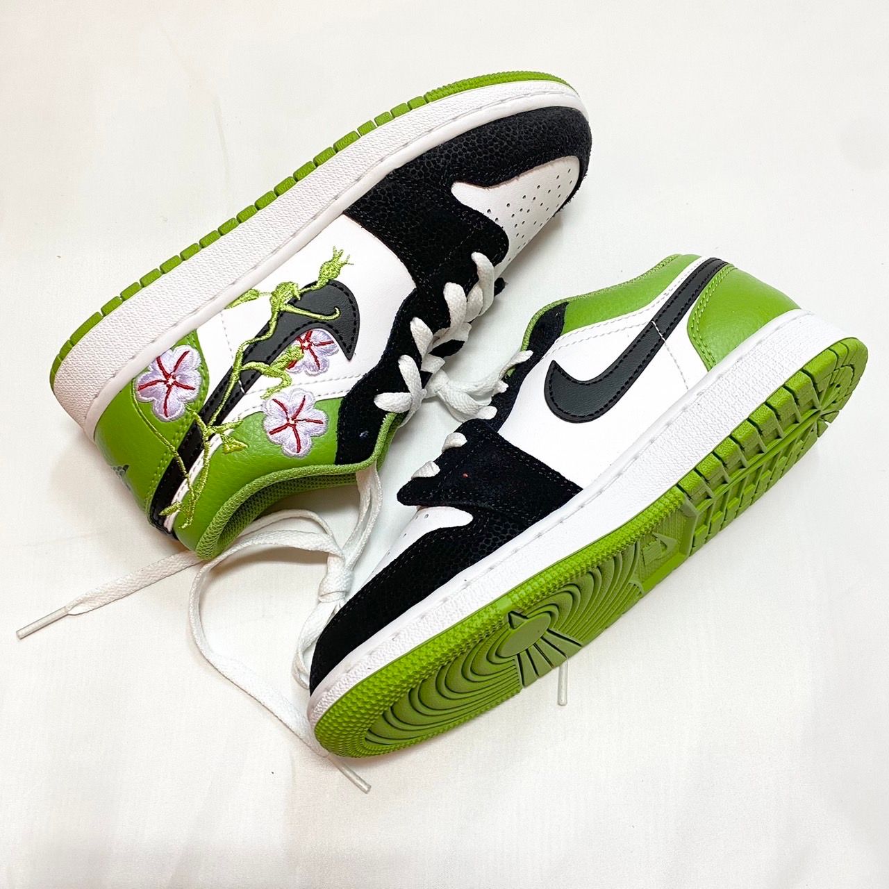 Nike GS Air Jordan 1 Low "Floral Embroidery/White/Green"