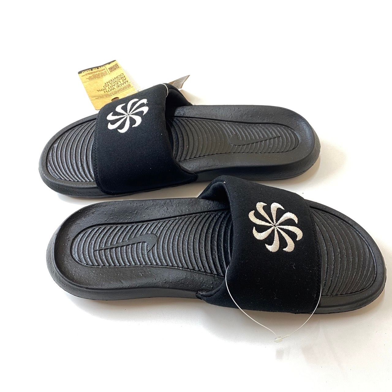 ナイキ ビクトリーワン ネクストネイチャー スライド "ブラック/ブラック/ファントム"