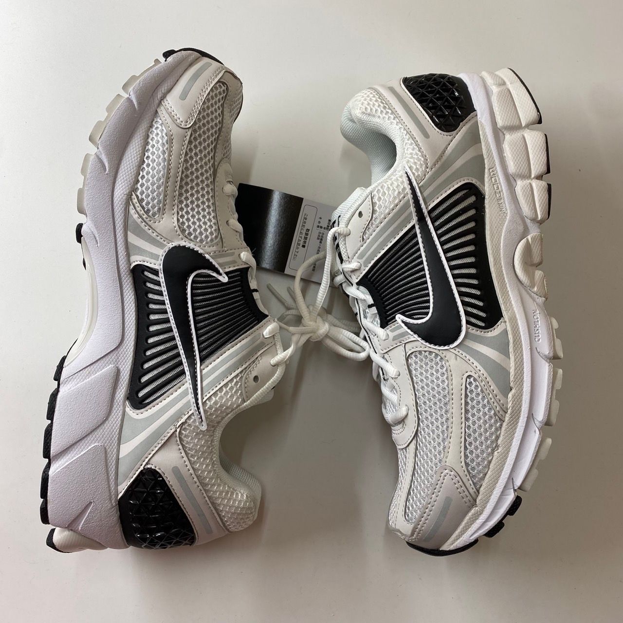 Nike Zoom Vomero 5 "White/Black"