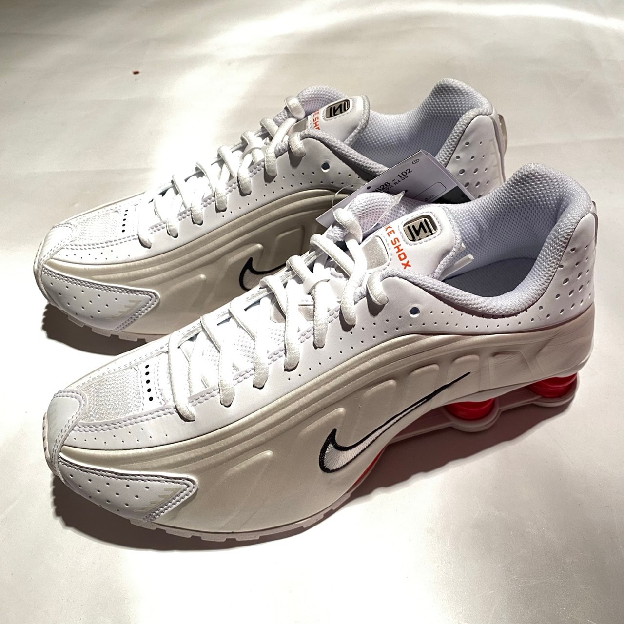 Nike GS Shox R4 "White/Phantom/Picante Red/White"