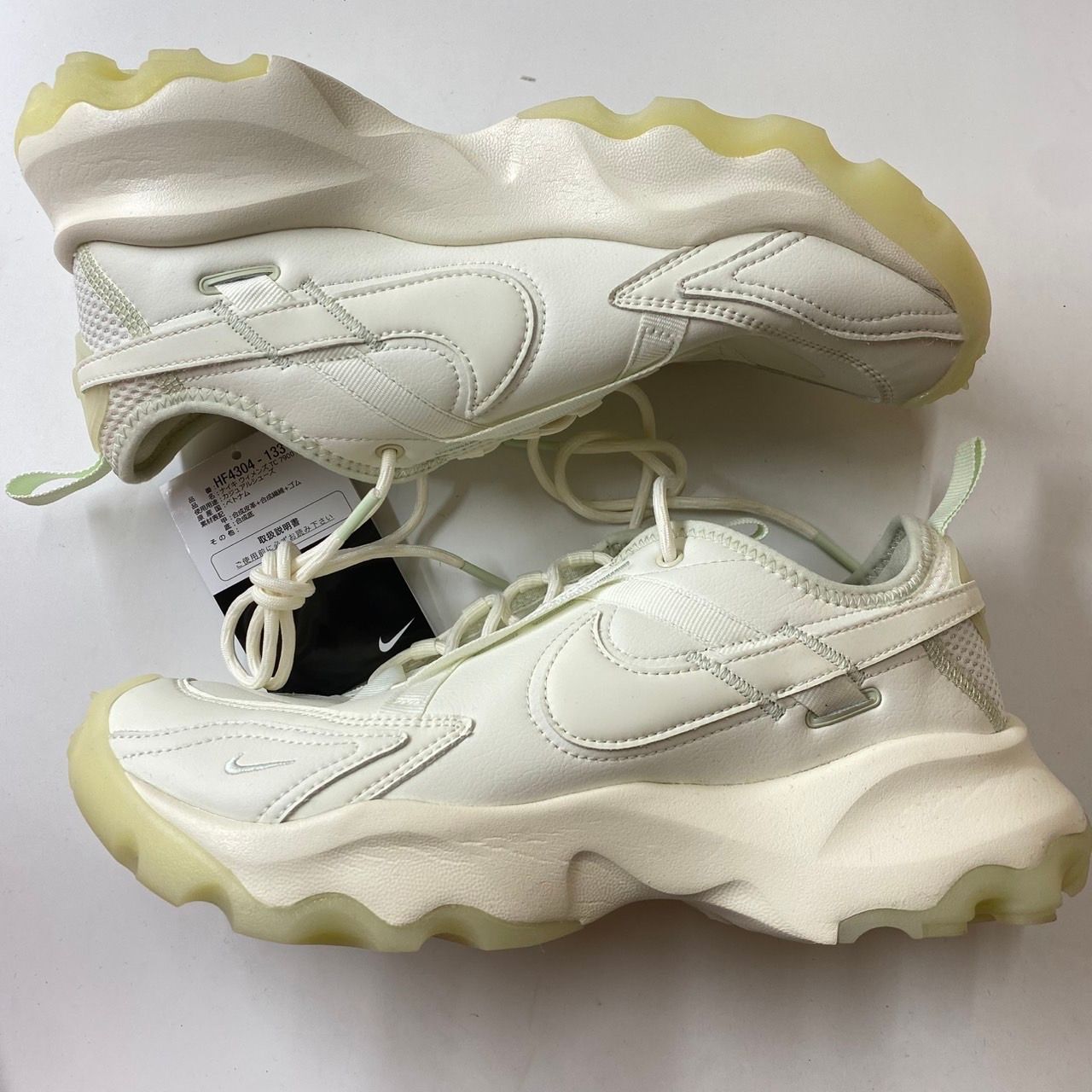 ナイキ ウィメンズ TC 7900 プレミアム "セイル/シーグラス/ベアリーグリーン"