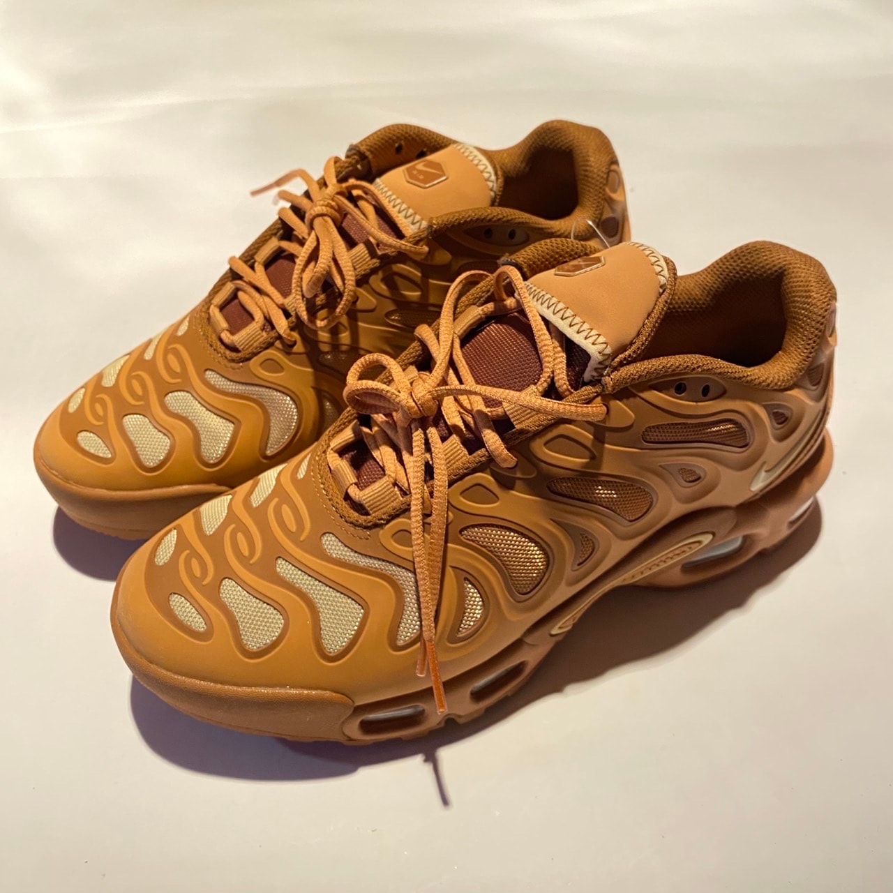 Nike Women's Air Max Plus Drift "Flax/Light British Tan/Team Gold"